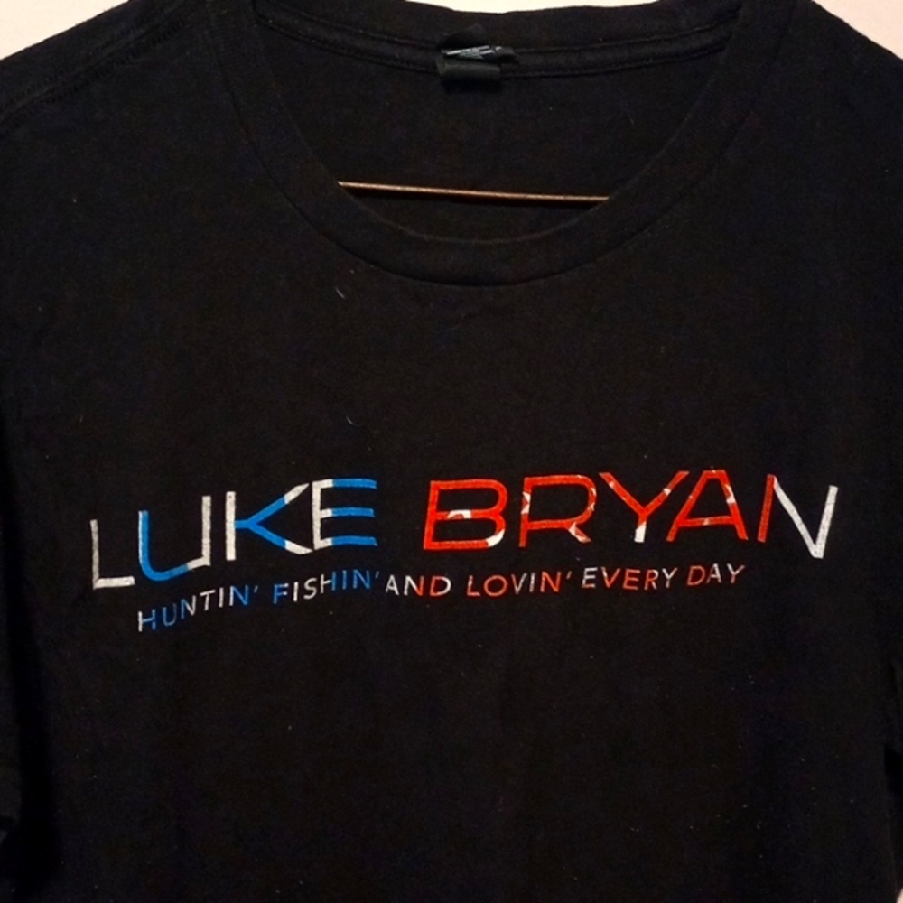 Small Luke Bryan concert tee shirt